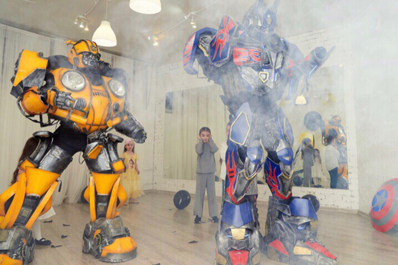 Шоу гигантских Трансформирующихся роботов